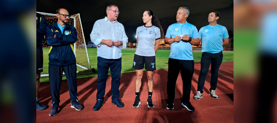 Leila Cruz recebe escudo e segue no quadro FIFA