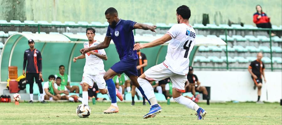 Legião e Taguatinga empatam na ida da semifinal da Série B